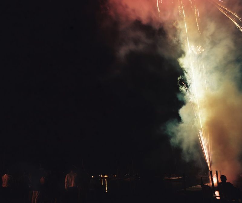 KWise-DebFireworksA06-016Nov62008
